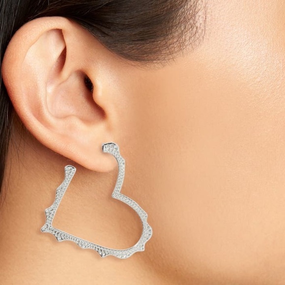 NWT Kendra Scott Heart Hoop Earrings! - Picture 3 of 4
